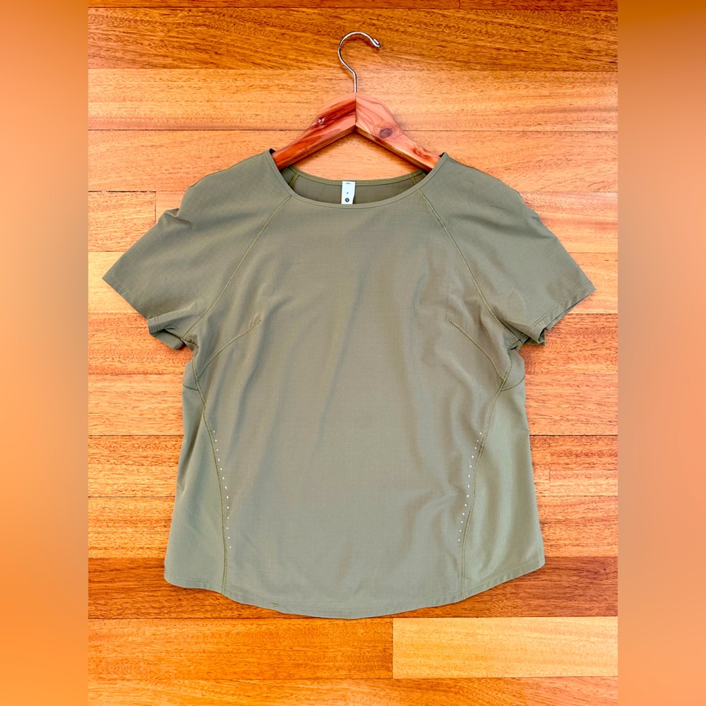 Lululemon Lightweight Stretch Run Short Sleeve Shirt - size 6, Olive